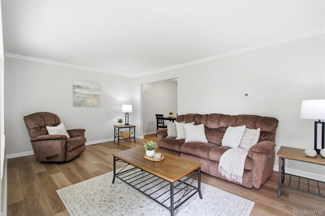 275 Lake Village Drive, Walled Lake, MI 48390