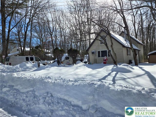 348 Carnation Road, Middle Smithfield Twp, PA 18302