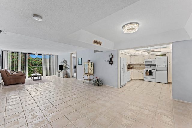 501 SW 11th Place 412, Boca Raton, FL 33432