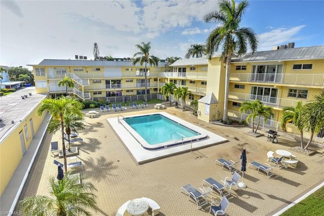 1100 8th AVE S 106C, Naples, FL 34102