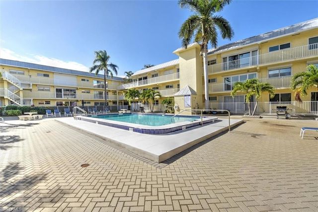 1100 8th AVE S 106C, Naples, FL 34102