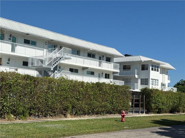 1100 8th AVE S 106C, Naples, FL 34102