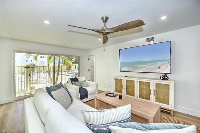 1100 8th AVE S 106C, Naples, FL 34102