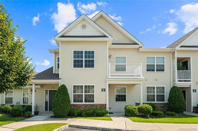 404 Lennox Drive 404, Saint James, NY 11780