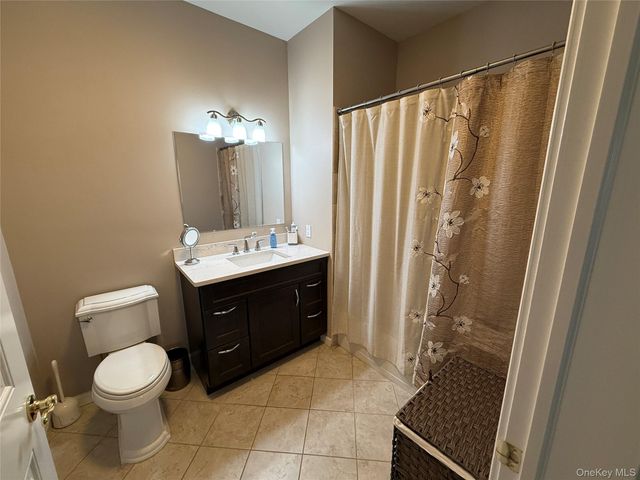 404 Lennox Drive 404, Saint James, NY 11780