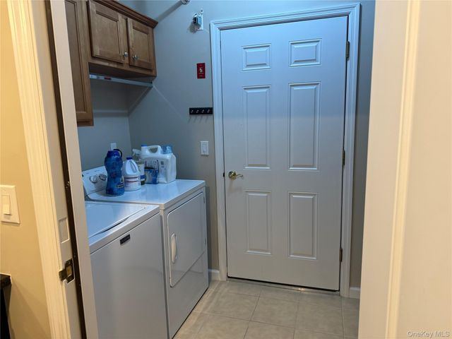 404 Lennox Drive 404, Saint James, NY 11780