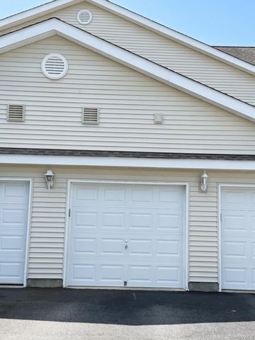 404 Lennox Drive 404, Saint James, NY 11780