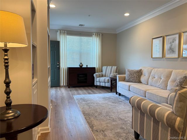 404 Lennox Drive 404, Saint James, NY 11780