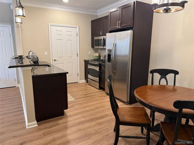 404 Lennox Drive 404, Saint James, NY 11780