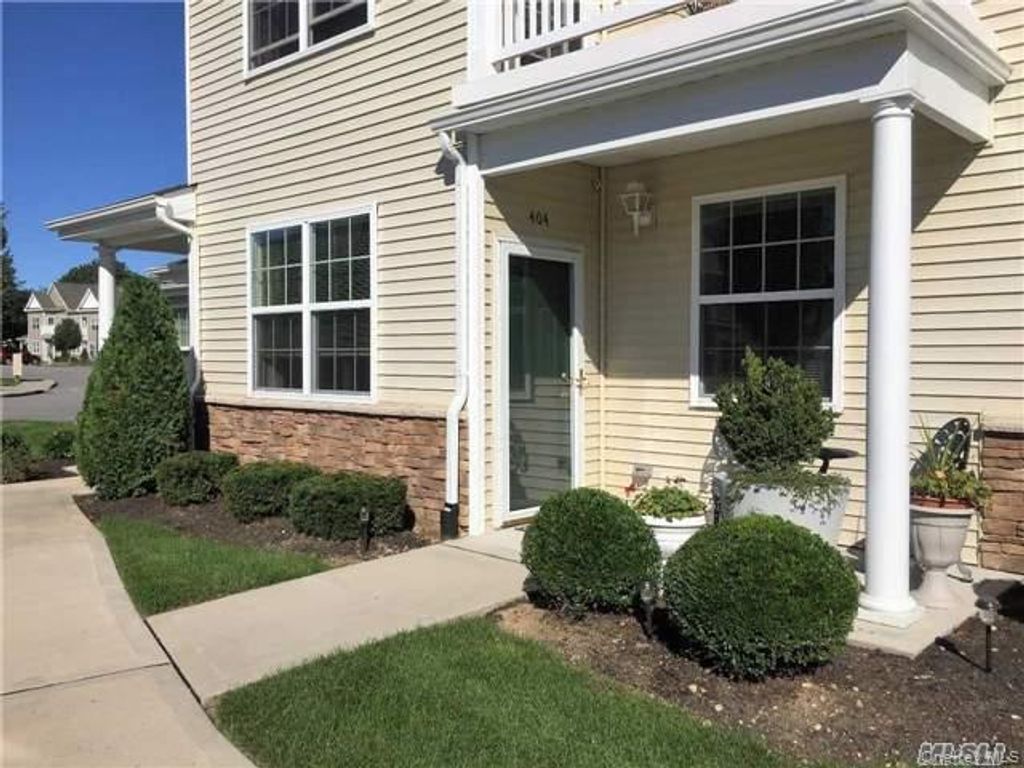 404 Lennox Drive 404, Saint James, NY 11780