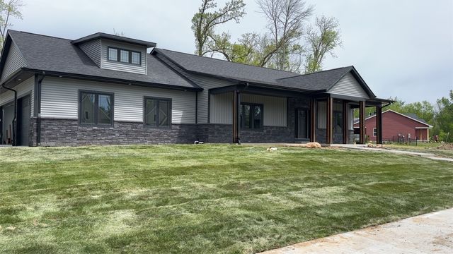 5630 Seminole Valley Trail NE, Cedar Rapids, IA 52411
