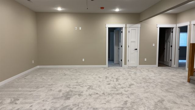 5630 Seminole Valley Trail NE, Cedar Rapids, IA 52411