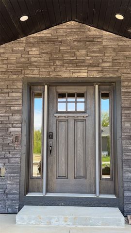 5630 Seminole Valley Trail NE, Cedar Rapids, IA 52411