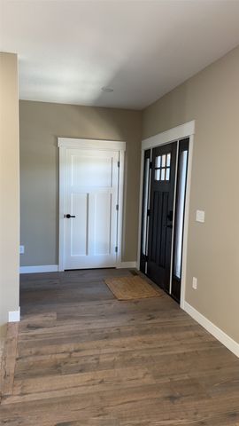 5630 Seminole Valley Trail NE, Cedar Rapids, IA 52411