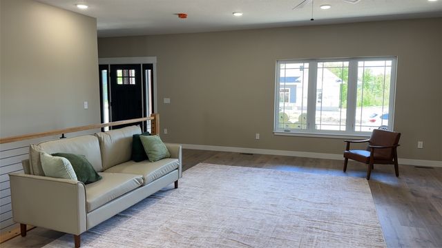 5630 Seminole Valley Trail NE, Cedar Rapids, IA 52411