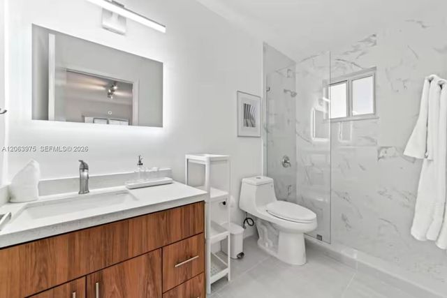 2776 W 71st Pl, Hialeah, FL 33016