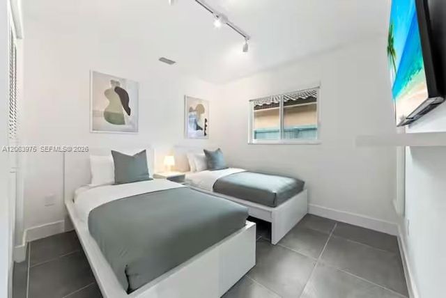 2776 W 71st Pl, Hialeah, FL 33016