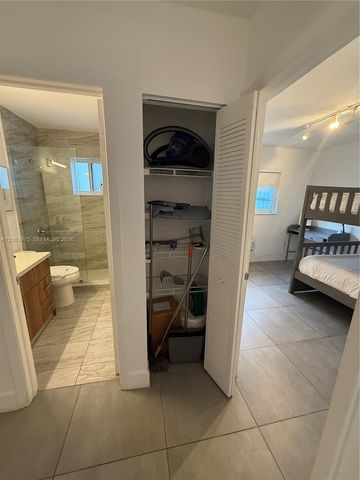 2776 W 71st Pl, Hialeah, FL 33016
