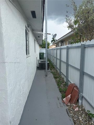 2776 W 71st Pl, Hialeah, FL 33016