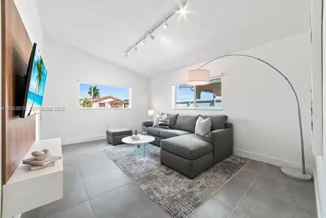 2776 W 71st Pl, Hialeah, FL 33016