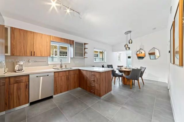2776 W 71st Pl, Hialeah, FL 33016
