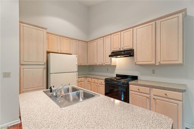 5605 Angel Oaks Drive, Winston-salem, NC 27105