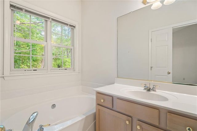 5605 Angel Oaks Drive, Winston-salem, NC 27105