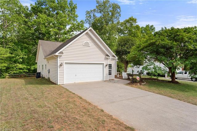 5605 Angel Oaks Drive, Winston-salem, NC 27105