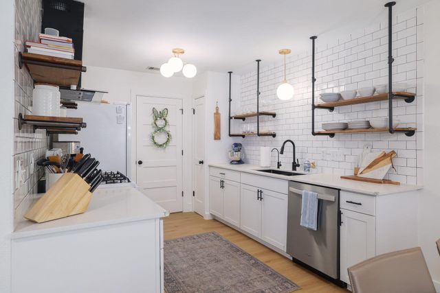 6701 Lancret Hill DR, Austin, TX 78745