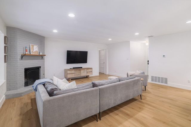 6701 Lancret Hill DR, Austin, TX 78745