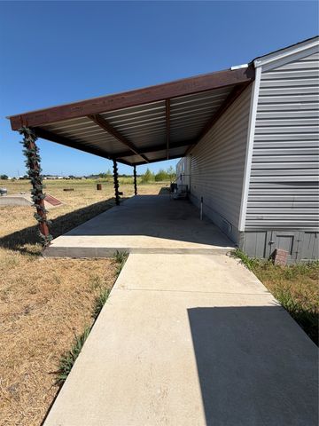 408 County Road 4415, Whitewright, TX 75491