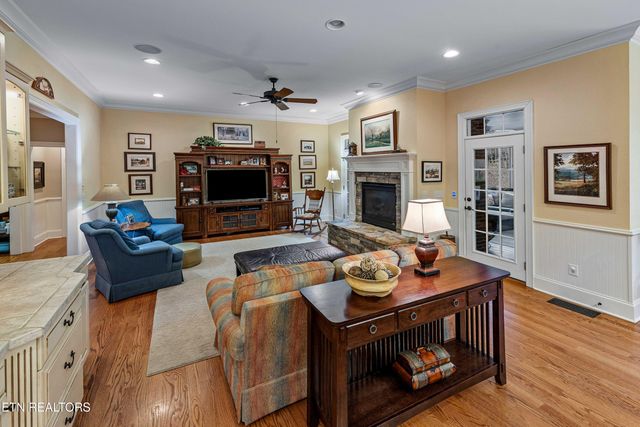 190 Lake Crest Drive, Lenoir City, TN 37772