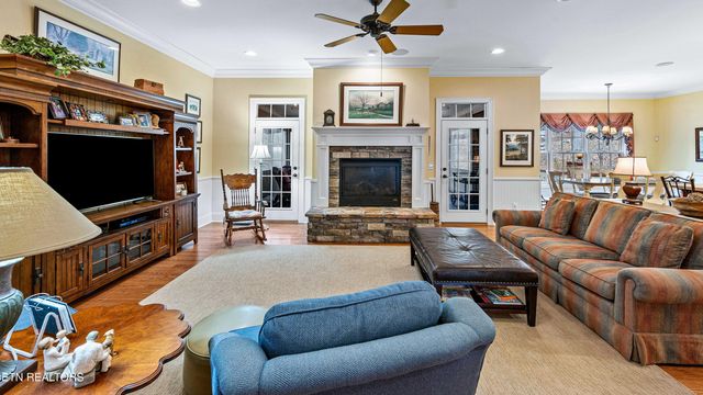 190 Lake Crest Drive, Lenoir City, TN 37772