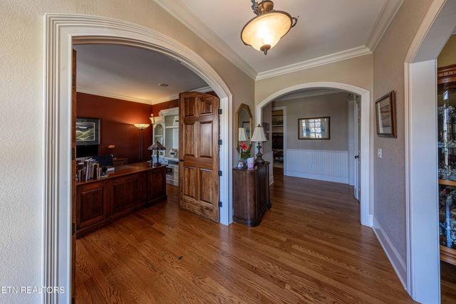 190 Lake Crest Drive, Lenoir City, TN 37772