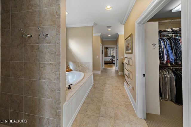 190 Lake Crest Drive, Lenoir City, TN 37772