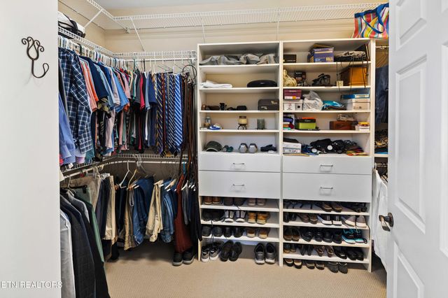 190 Lake Crest Drive, Lenoir City, TN 37772