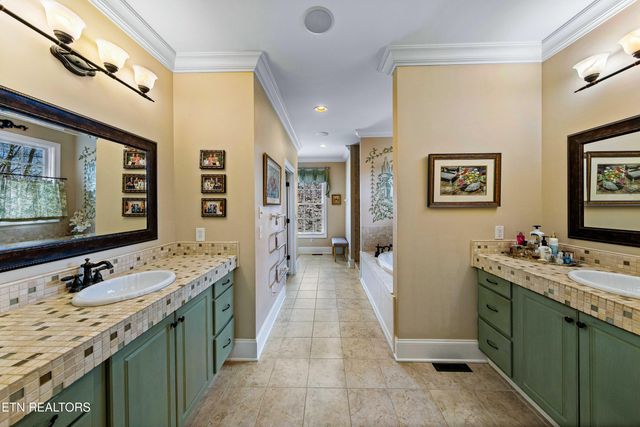 190 Lake Crest Drive, Lenoir City, TN 37772