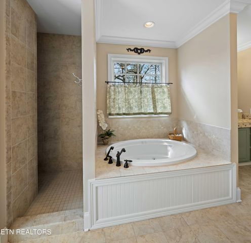 190 Lake Crest Drive, Lenoir City, TN 37772