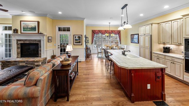 190 Lake Crest Drive, Lenoir City, TN 37772