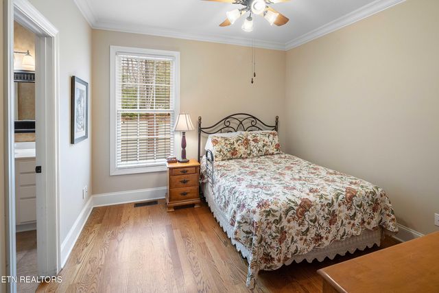 190 Lake Crest Drive, Lenoir City, TN 37772