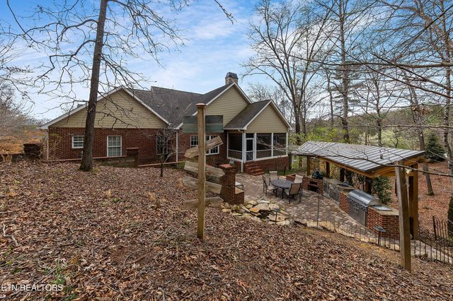 190 Lake Crest Drive, Lenoir City, TN 37772
