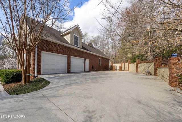 190 Lake Crest Drive, Lenoir City, TN 37772