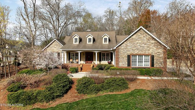 190 Lake Crest Drive, Lenoir City, TN 37772