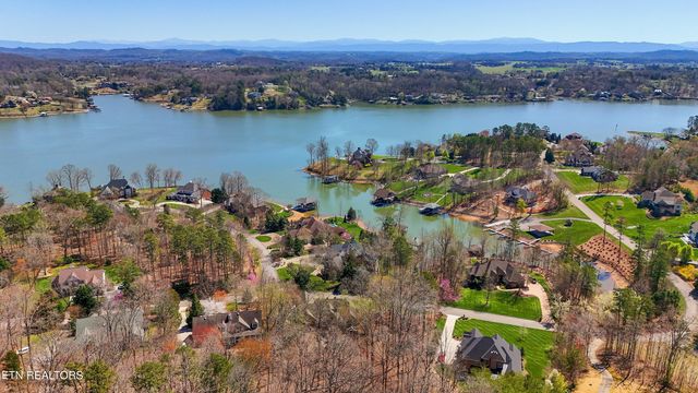 190 Lake Crest Drive, Lenoir City, TN 37772