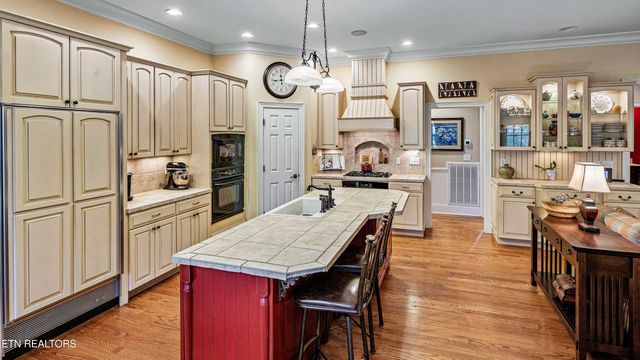 190 Lake Crest Drive, Lenoir City, TN 37772