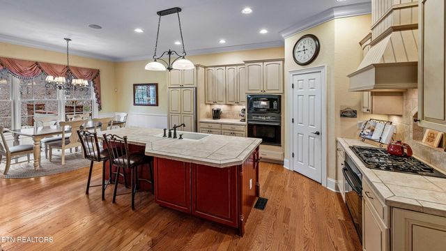 190 Lake Crest Drive, Lenoir City, TN 37772