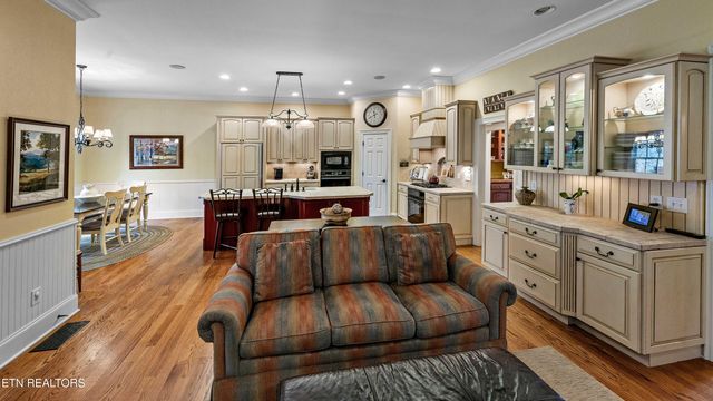 190 Lake Crest Drive, Lenoir City, TN 37772