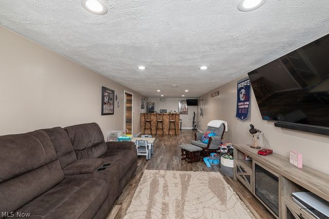 3724 E Wallings Road, Broadview Heights, OH 44147