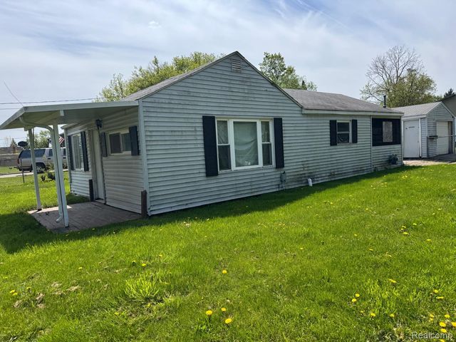 8325 Walter Street, Genesee Charter Township, MI 48458