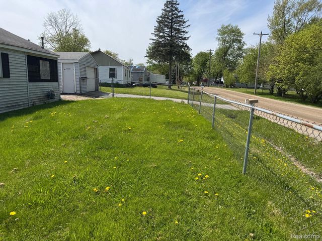 8325 Walter Street, Genesee Charter Township, MI 48458